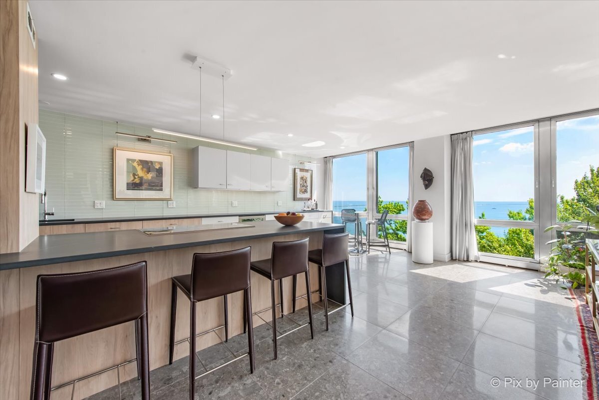 860 N LAKE SHORE Drive Unit: 4M