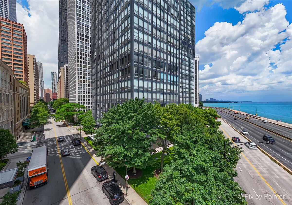 860 N LAKE SHORE Drive Unit: 4M