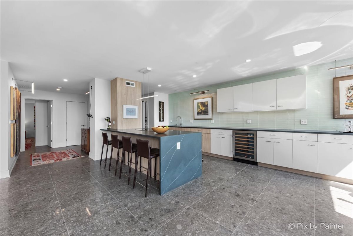 860 N LAKE SHORE Drive Unit: 4M