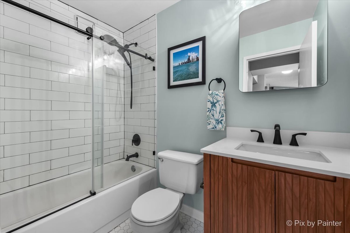 33 W Delaware Place Unit: 8B