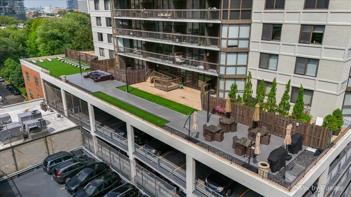 33 W Delaware Place Unit: 8B