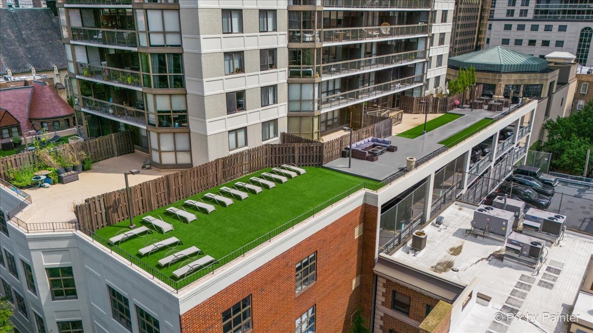 33 W Delaware Place Unit: 8B