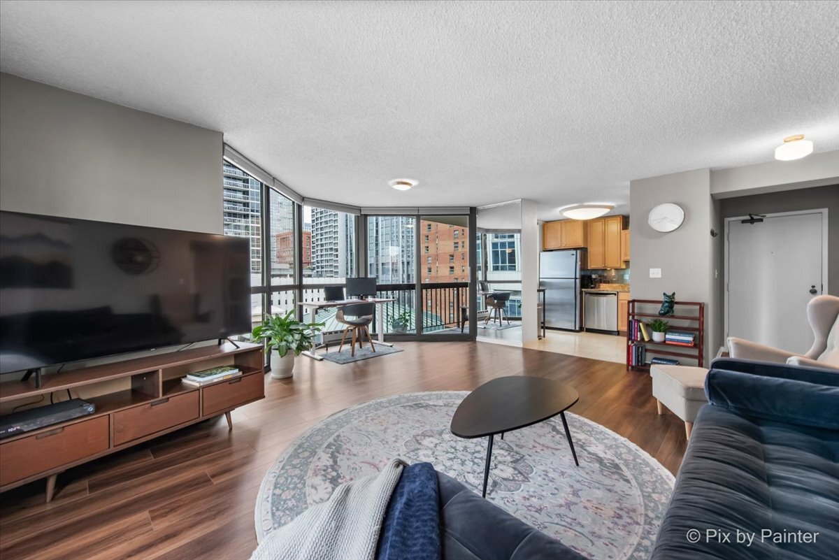 33 W Delaware Place Unit: 8B
