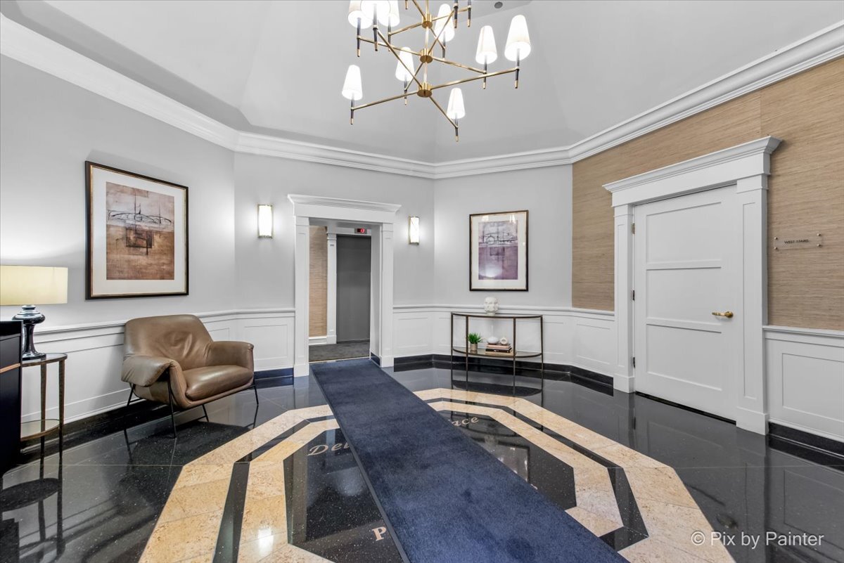 33 W Delaware Place Unit: 8B
