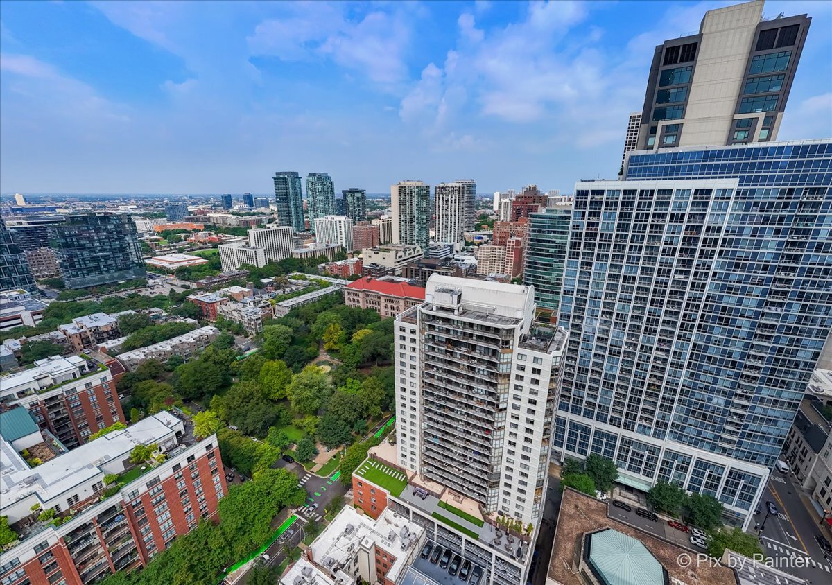 33 W Delaware Place Unit: 8B
