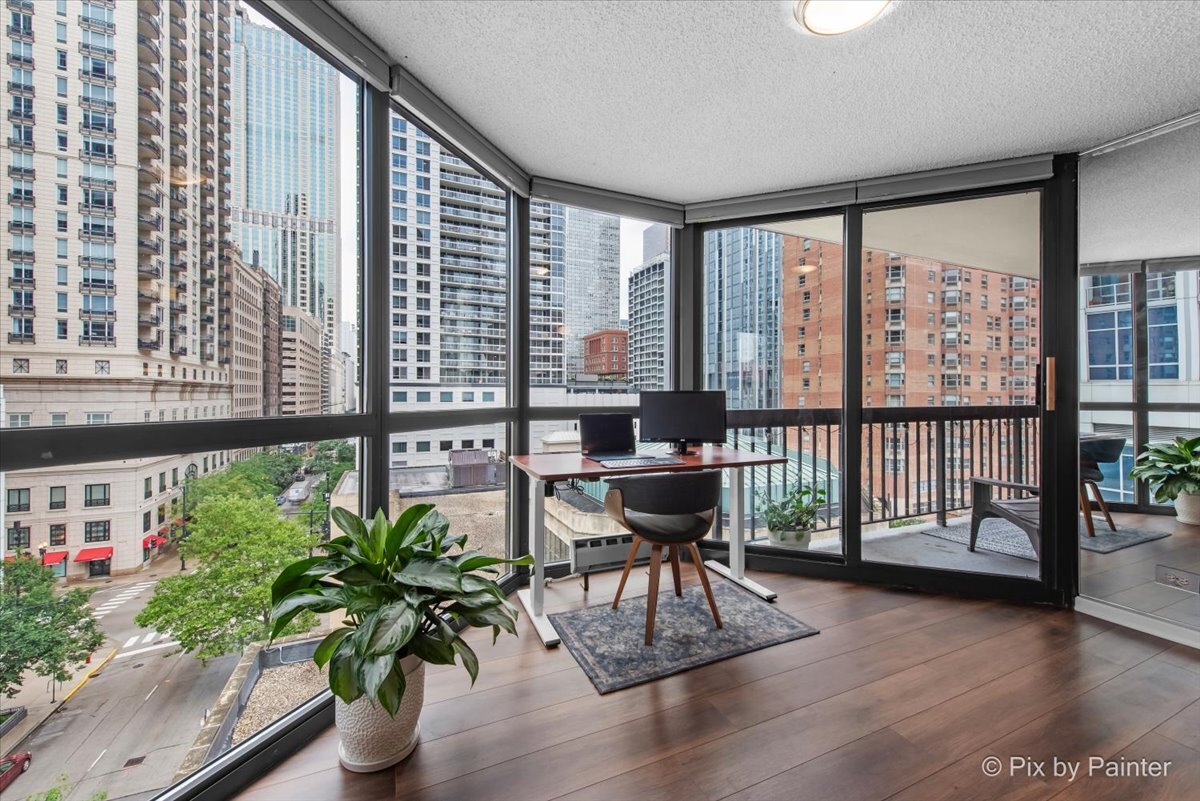 33 W Delaware Place Unit: 8B