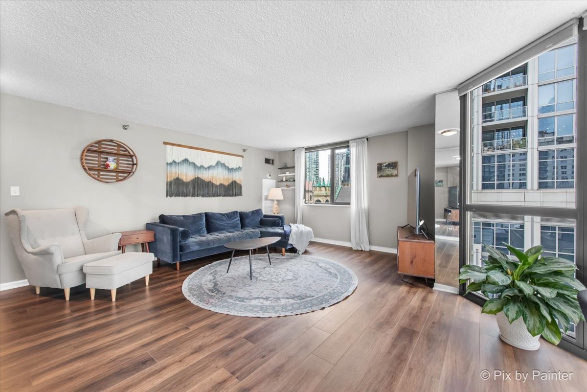 33 W Delaware Place Unit: 8B