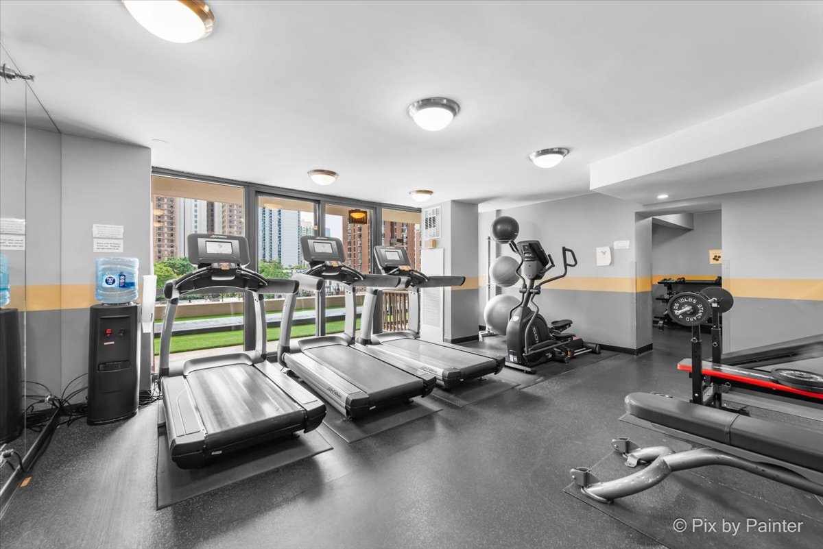 33 W Delaware Place Unit: 8B