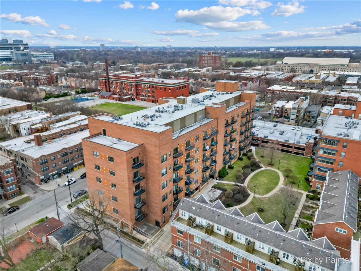 1000 E 53rd Street Unit: 221