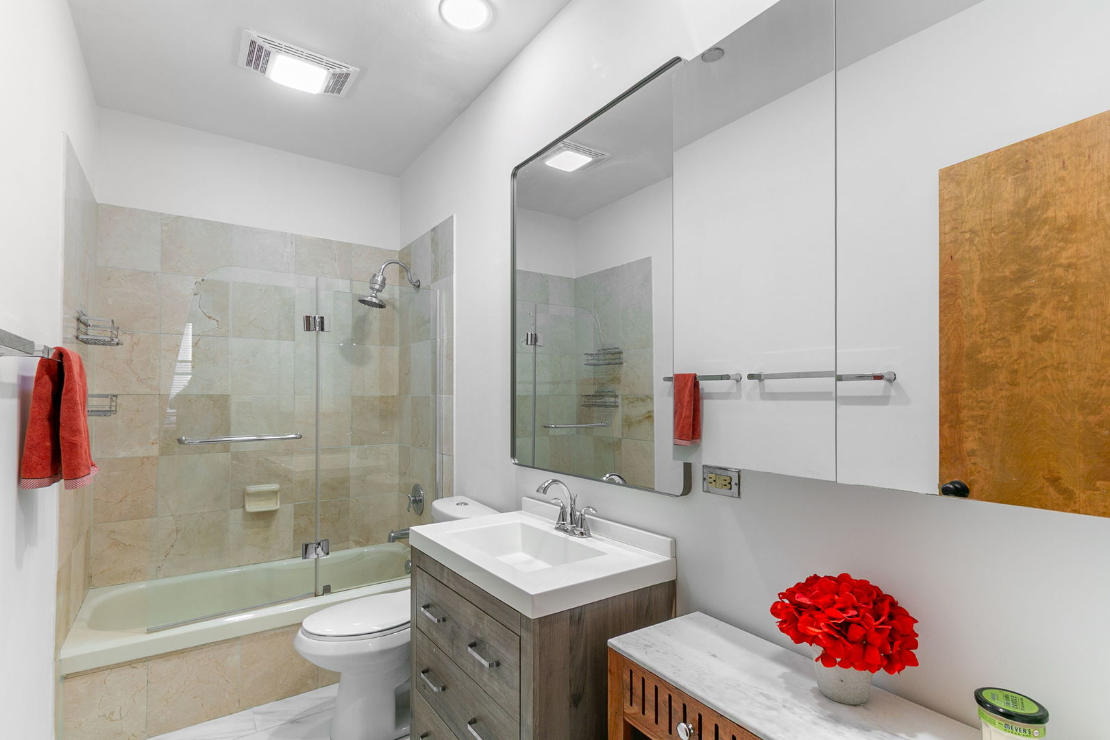 550 W Surf Street Unit: C316