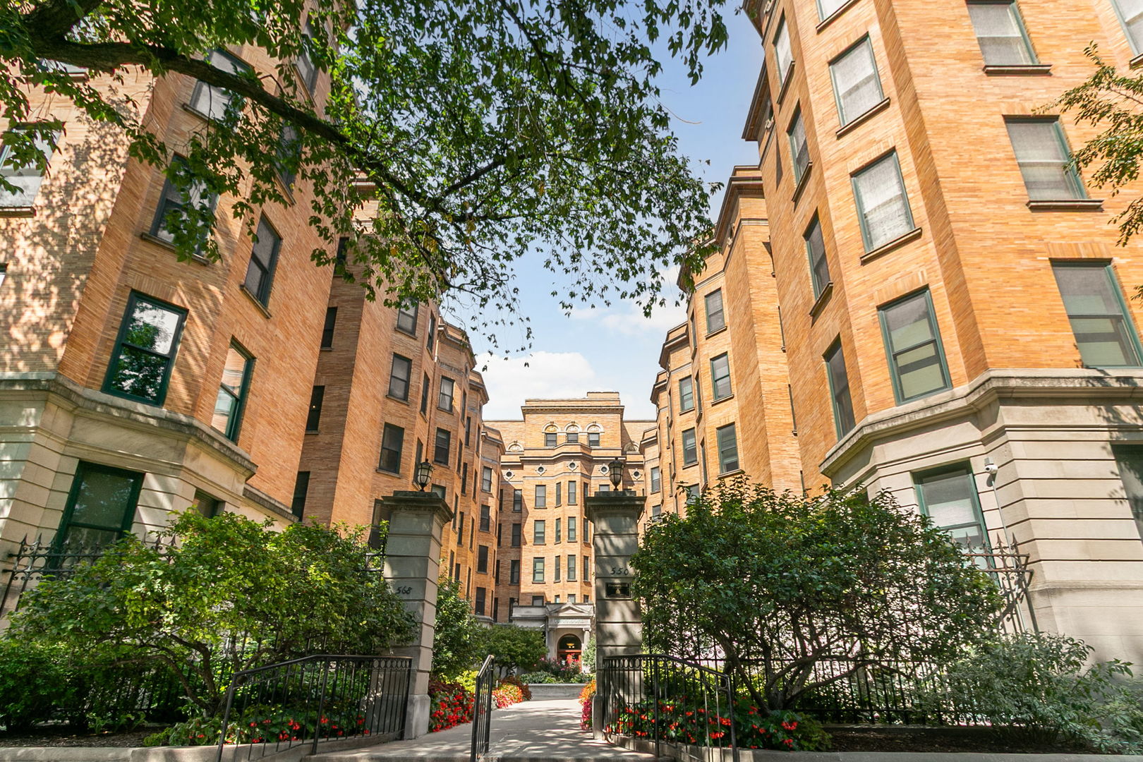 550 W Surf Street Unit: C316