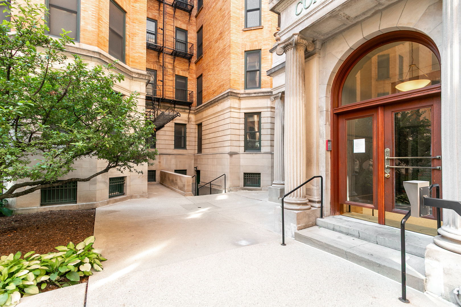 550 W Surf Street Unit: C316