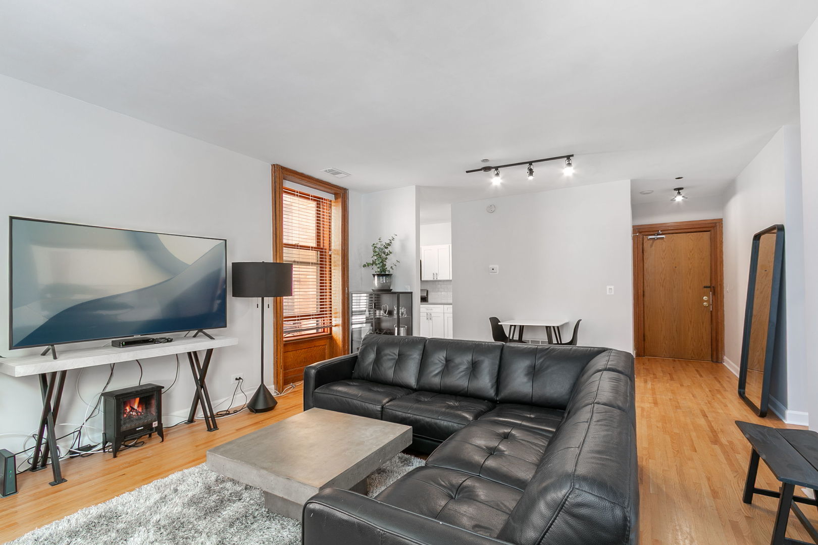 550 W Surf Street Unit: C316