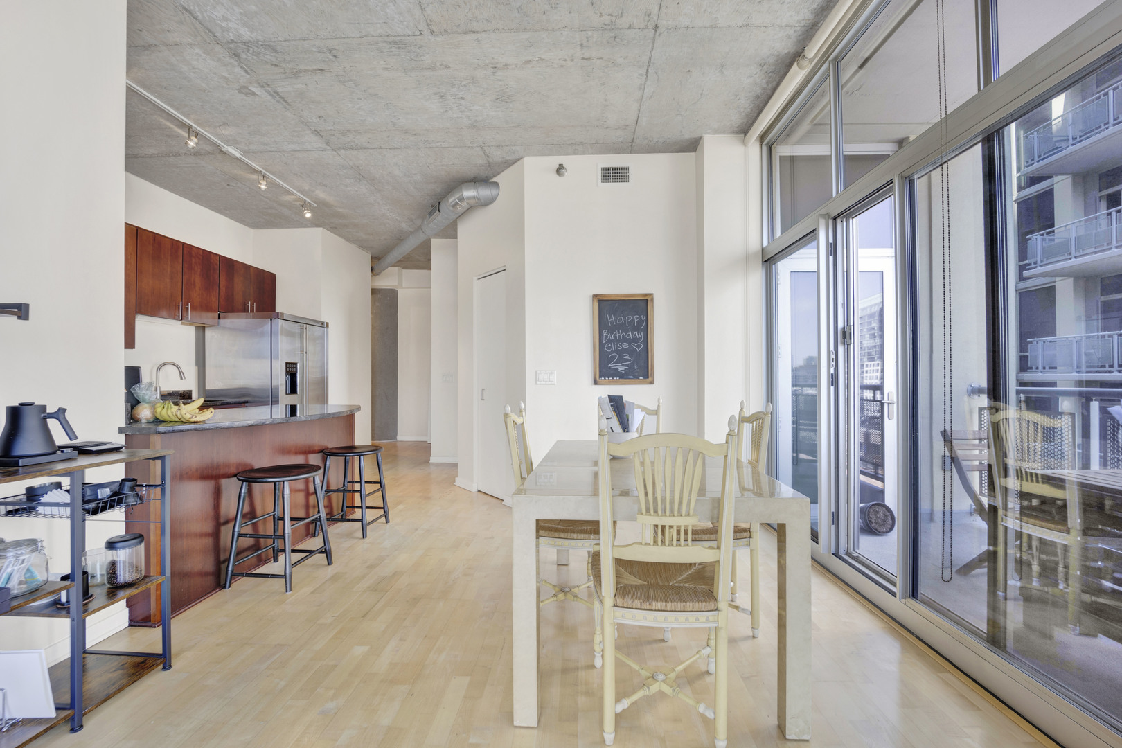700 N LARRABEE Unit: 1007