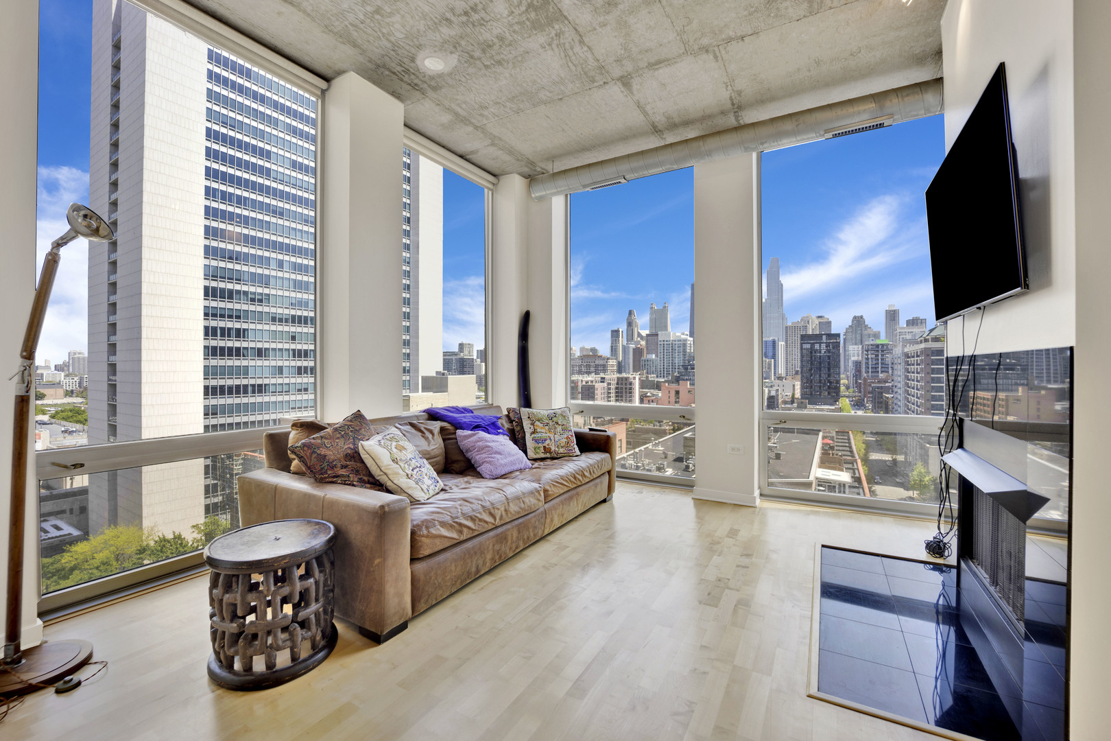 700 N LARRABEE Unit: 1007