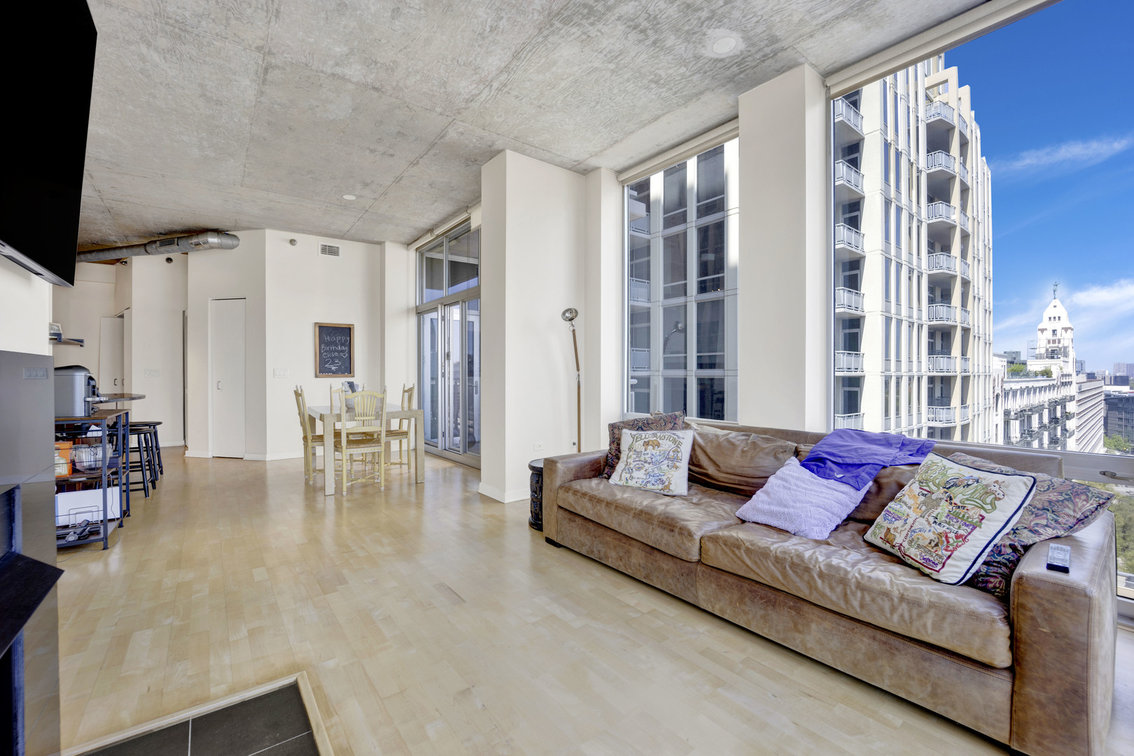 700 N LARRABEE Unit: 1007