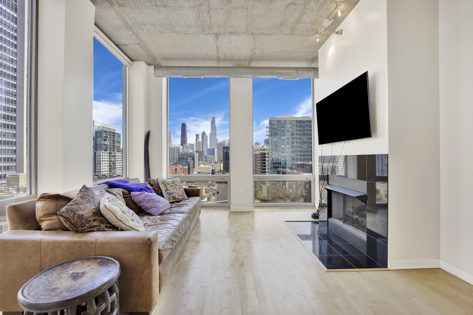 700 N LARRABEE Unit: 1007