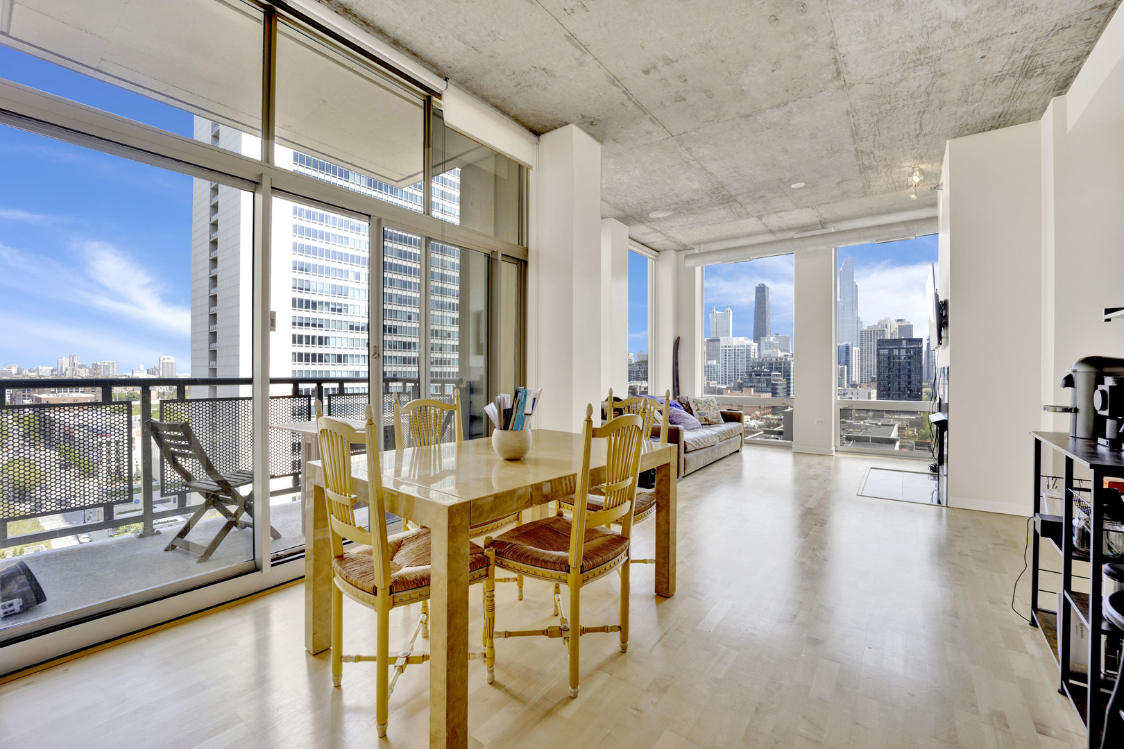 700 N LARRABEE Unit: 1007