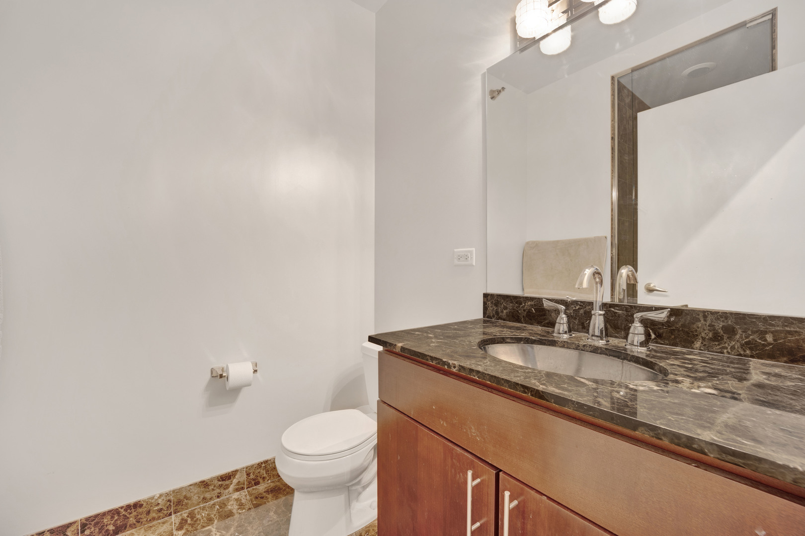 700 N LARRABEE Unit: 1007