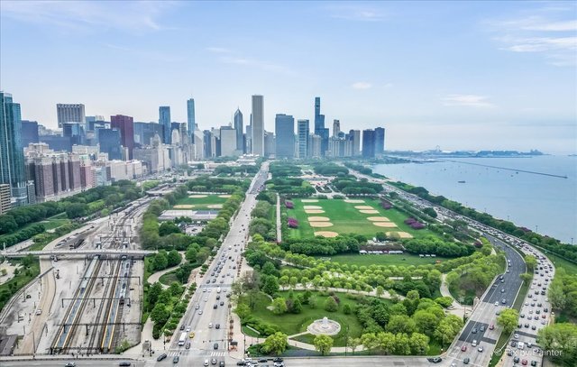 1211 S Prairie Avenue Unit: 5400