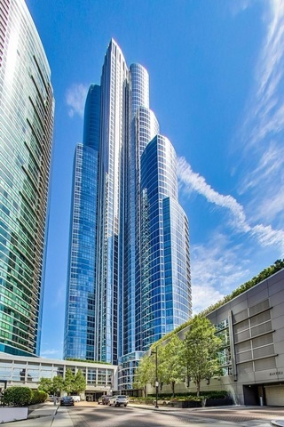 1211 S Prairie Avenue Unit: 5400