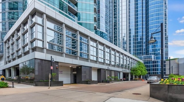 1211 S Prairie Avenue Unit: 5400