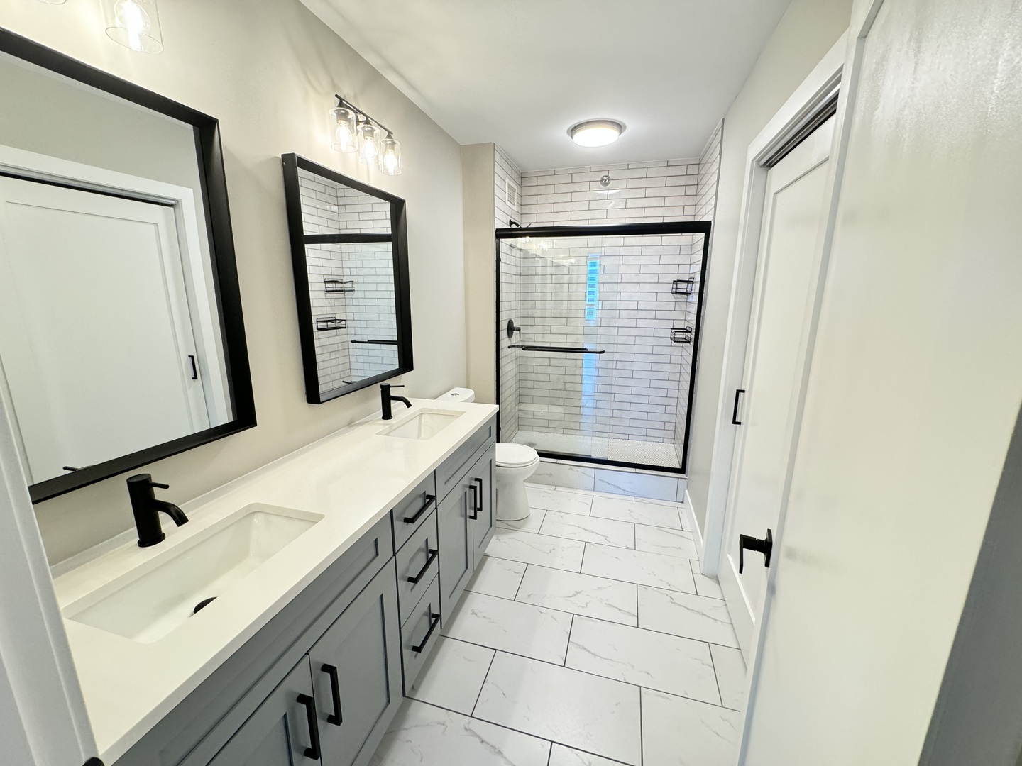 400 N LaSalle Street Unit: 3202