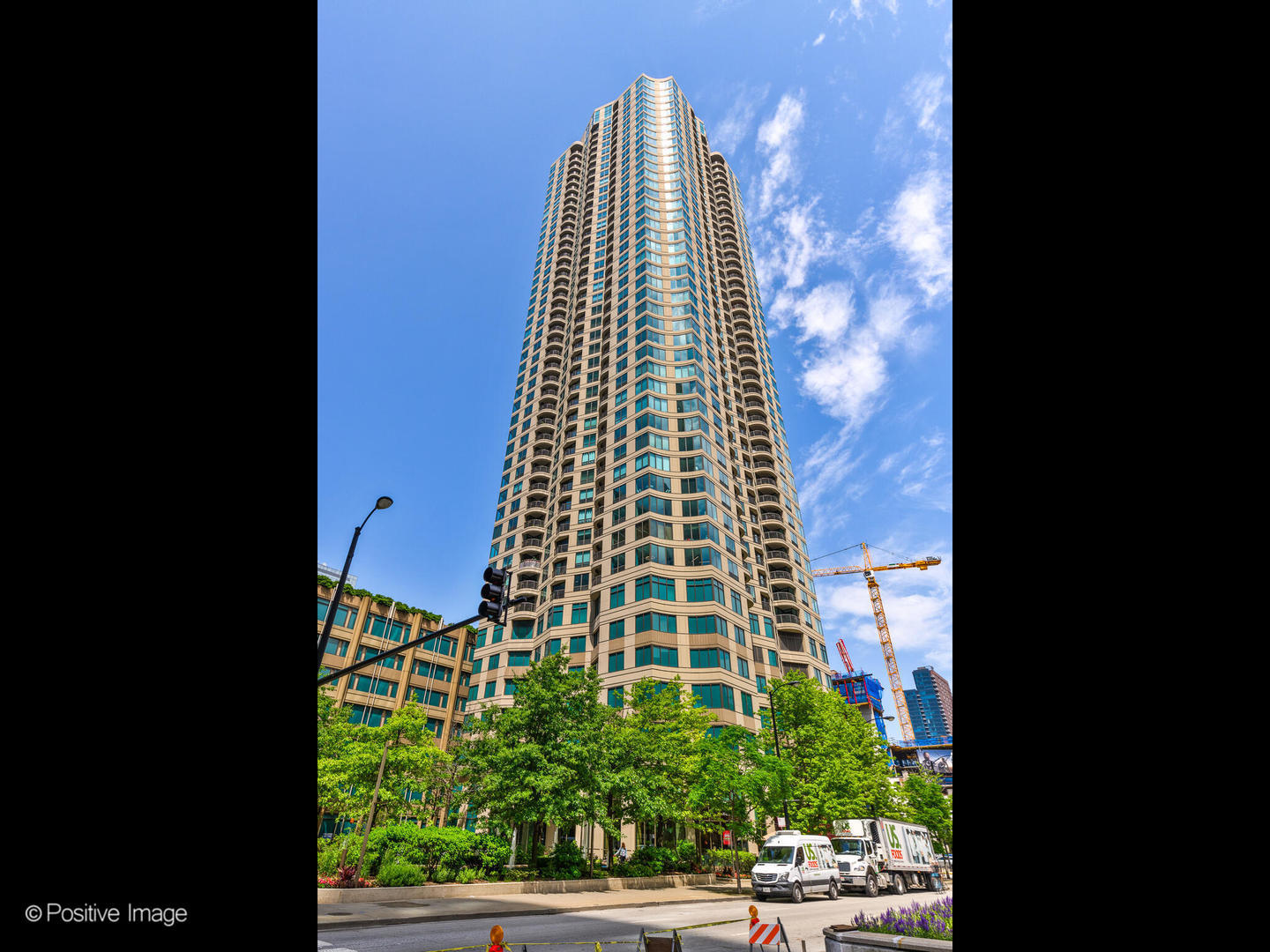 400 N LaSalle Street Unit: 3202