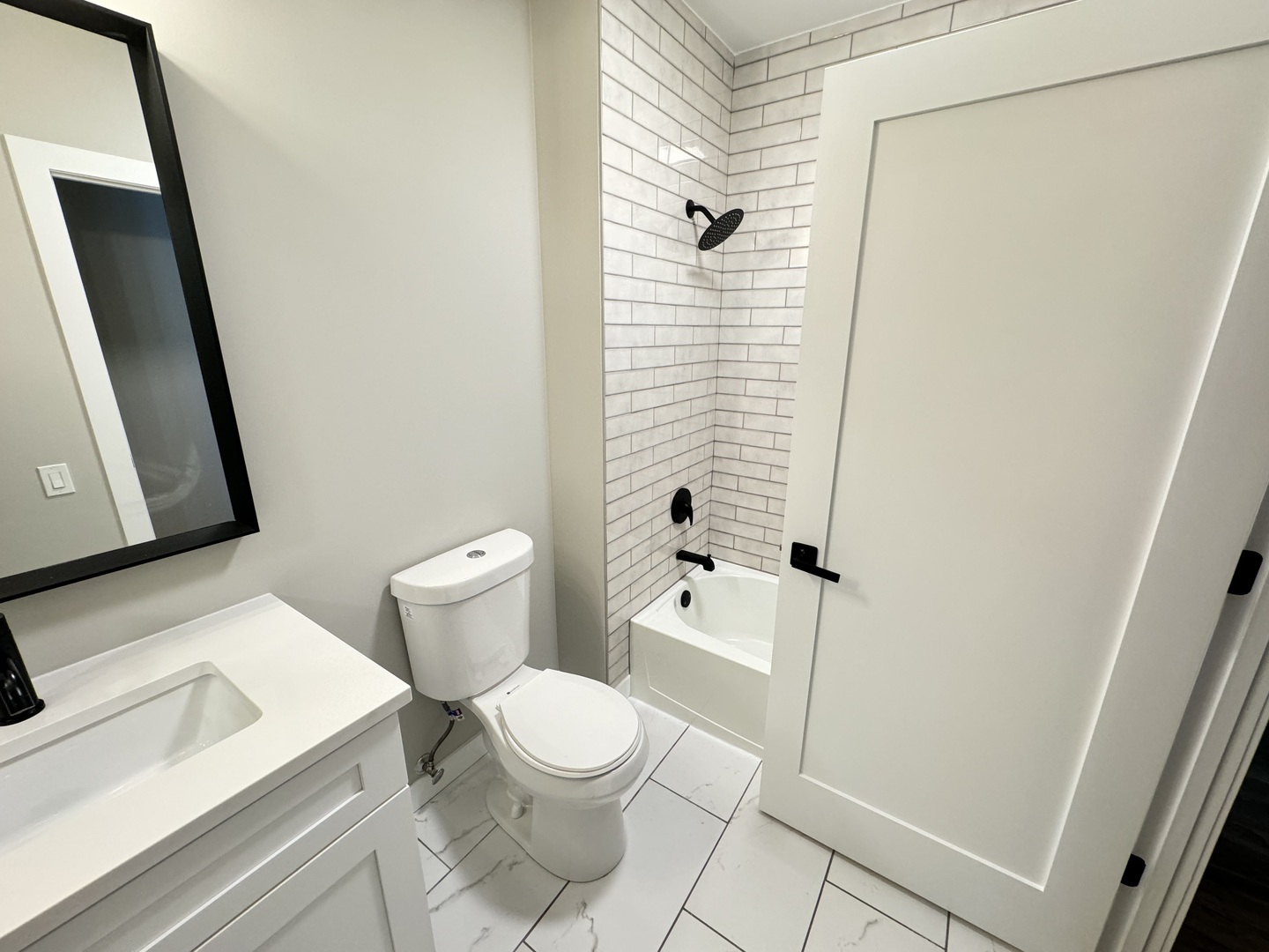 400 N LaSalle Street Unit: 3202