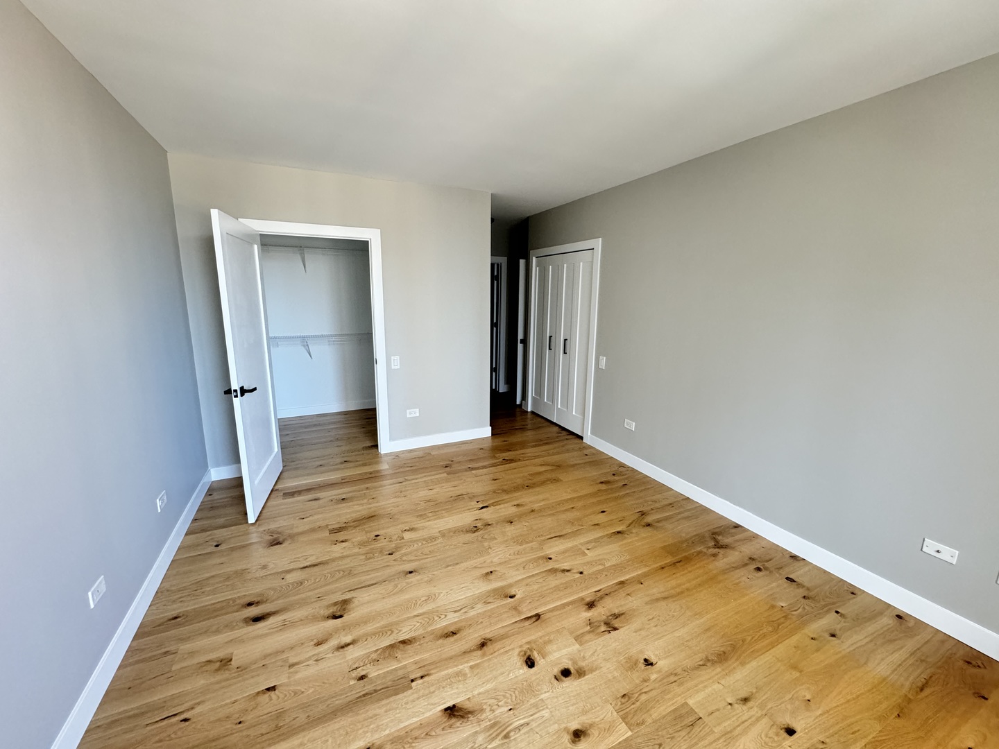 400 N LaSalle Street Unit: 3202