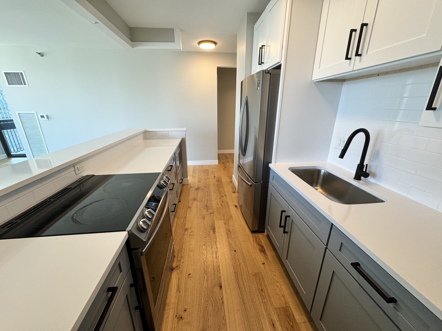 400 N LaSalle Street Unit: 3202