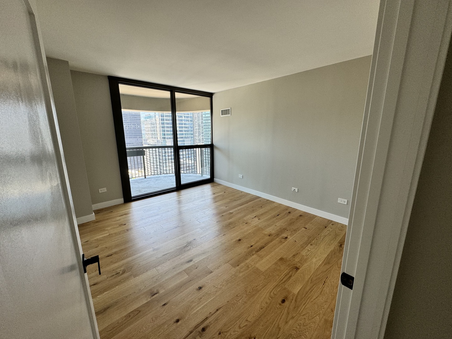 400 N LaSalle Street Unit: 3202