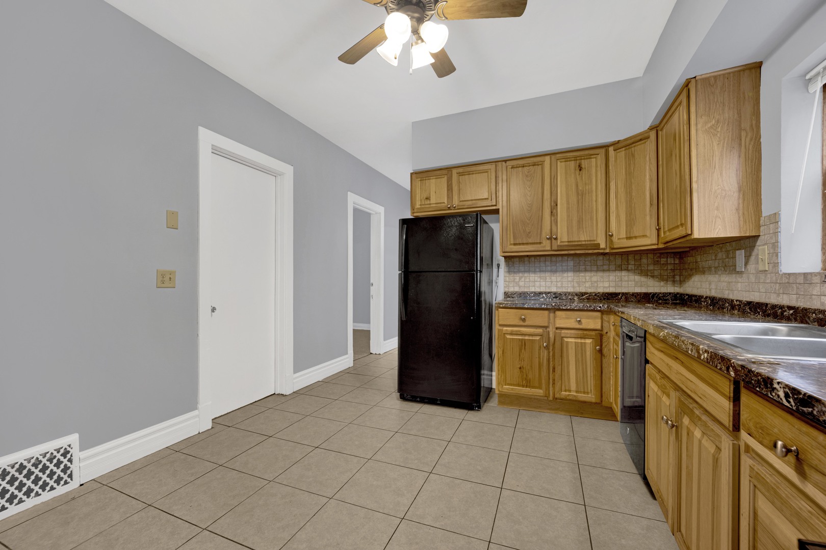 5015 W Montrose Avenue Unit: 1
