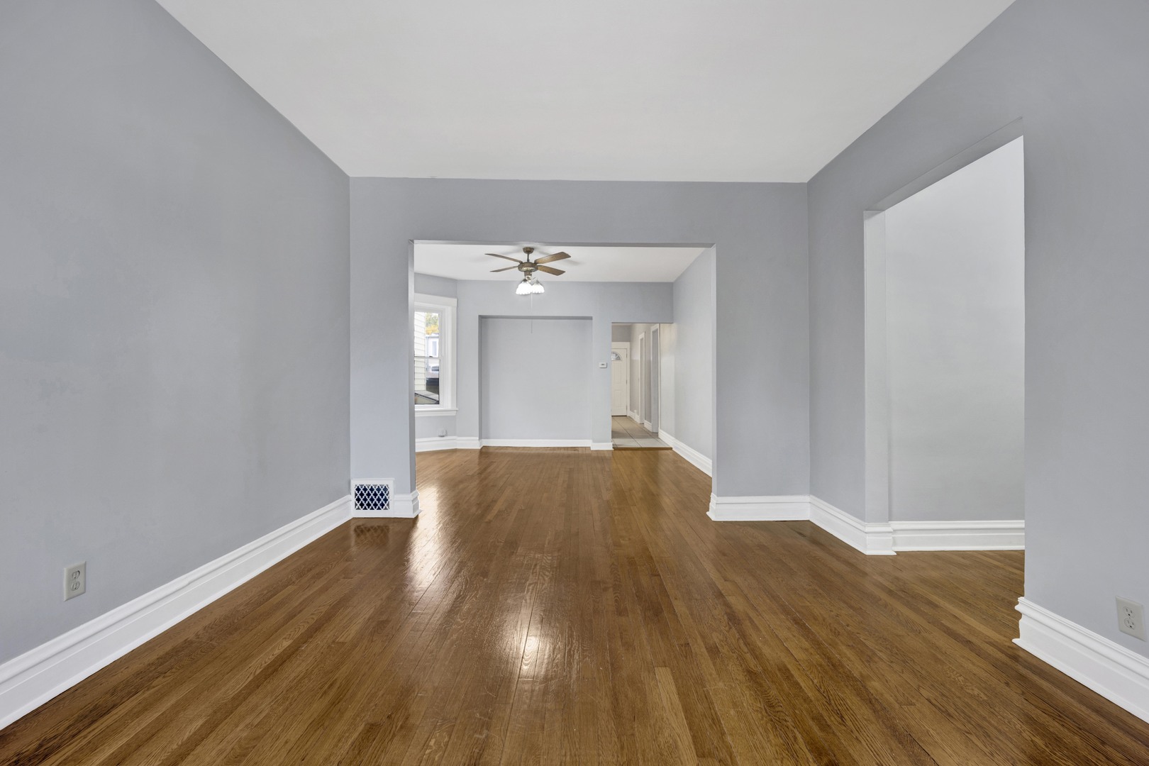 5015 W Montrose Avenue Unit: 1