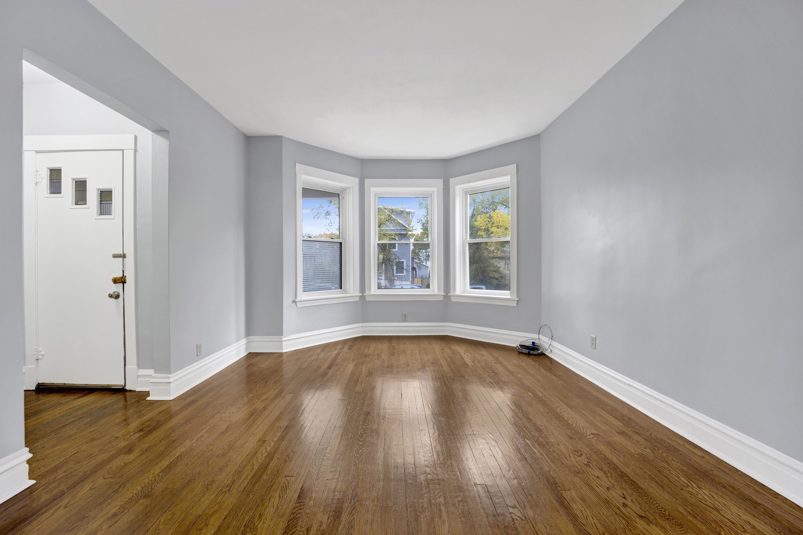 5015 W Montrose Avenue Unit: 1