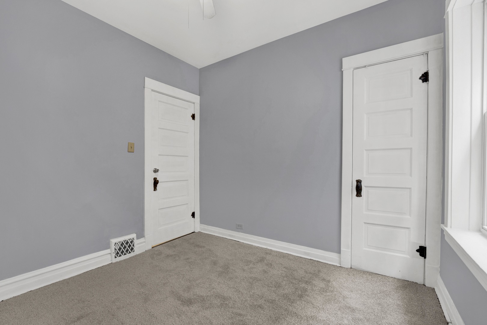 5015 W Montrose Avenue Unit: 1