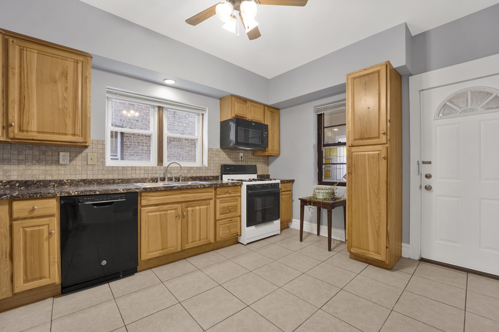 5015 W Montrose Avenue Unit: 1