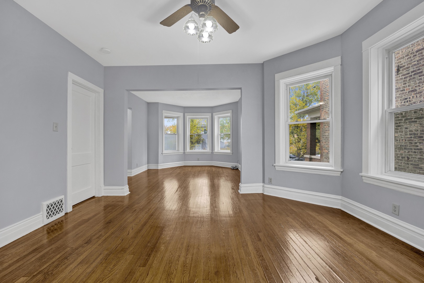 5015 W Montrose Avenue Unit: 1