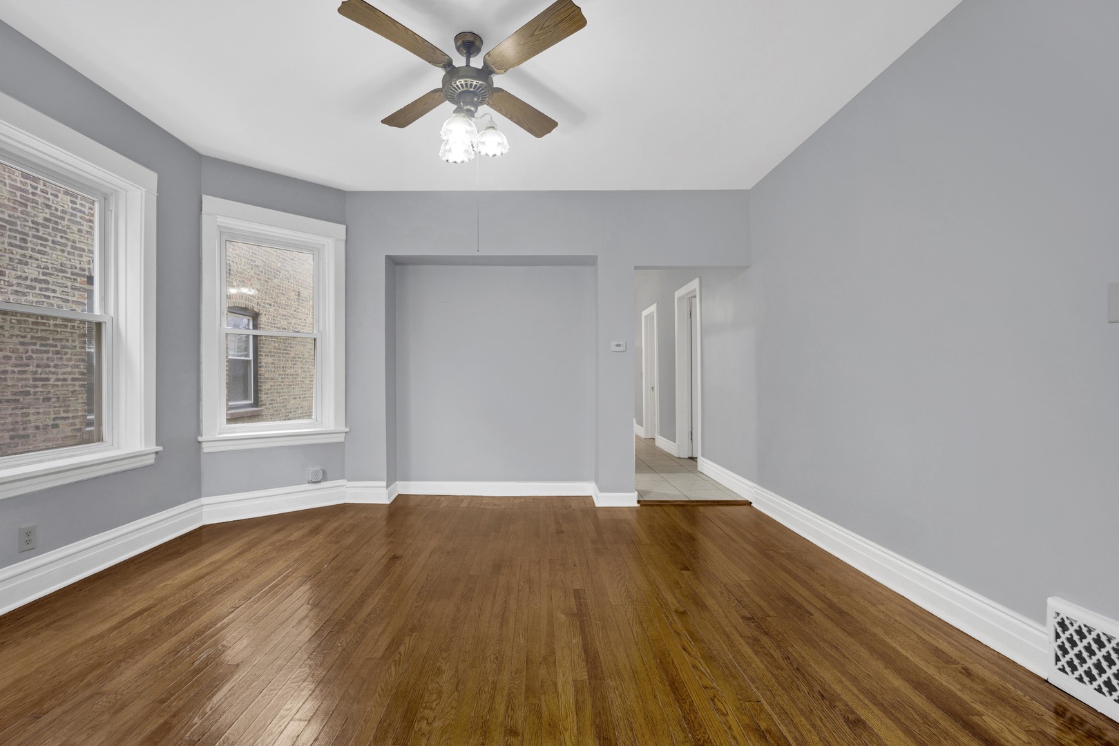 5015 W Montrose Avenue Unit: 1