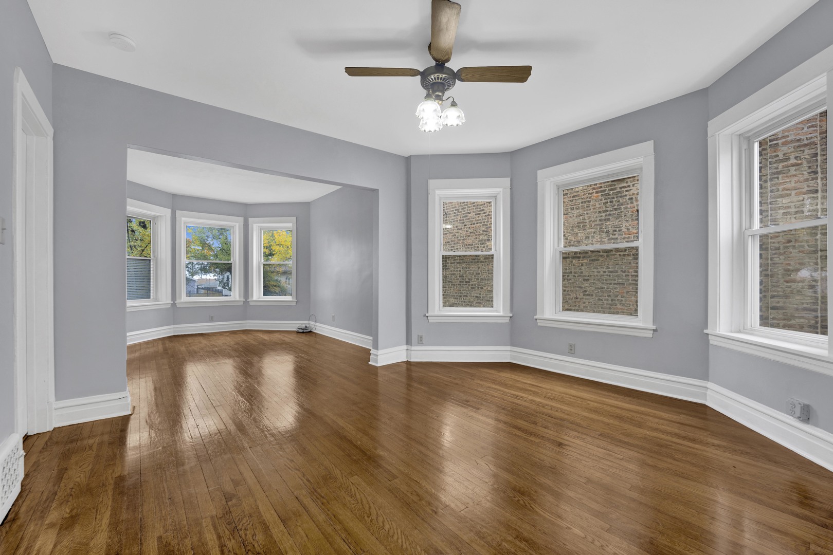 5015 W Montrose Avenue Unit: 1