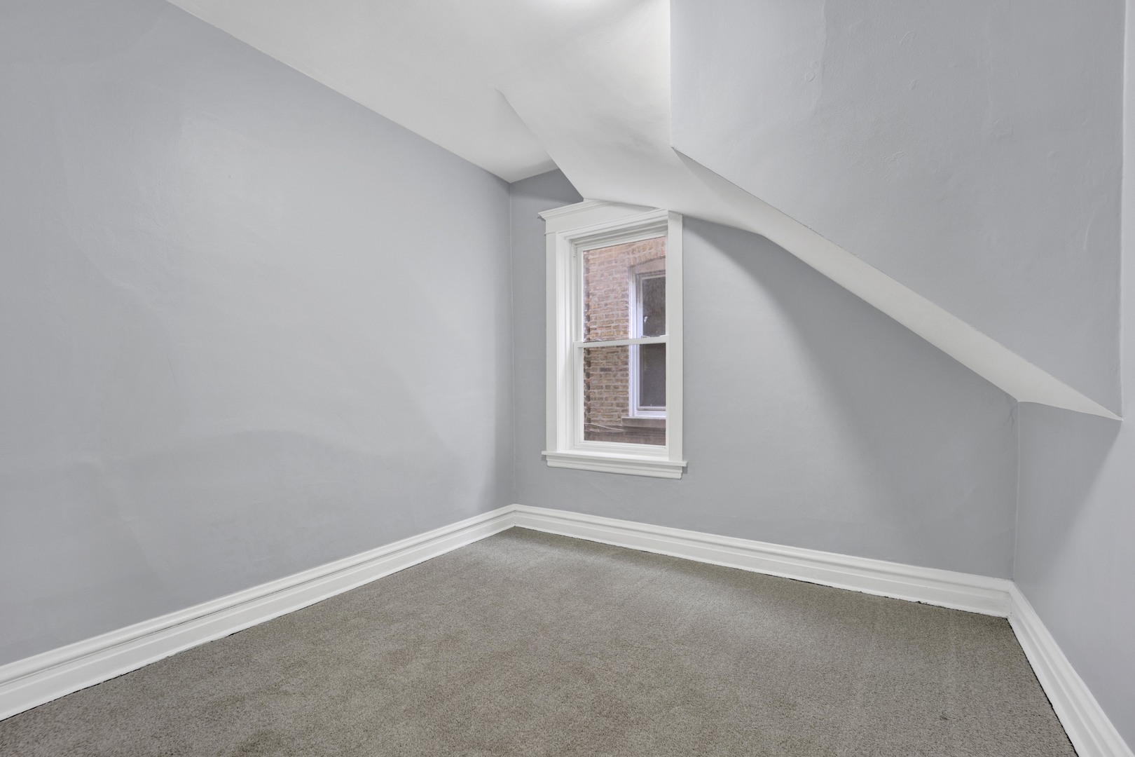 5015 W Montrose Avenue Unit: 1