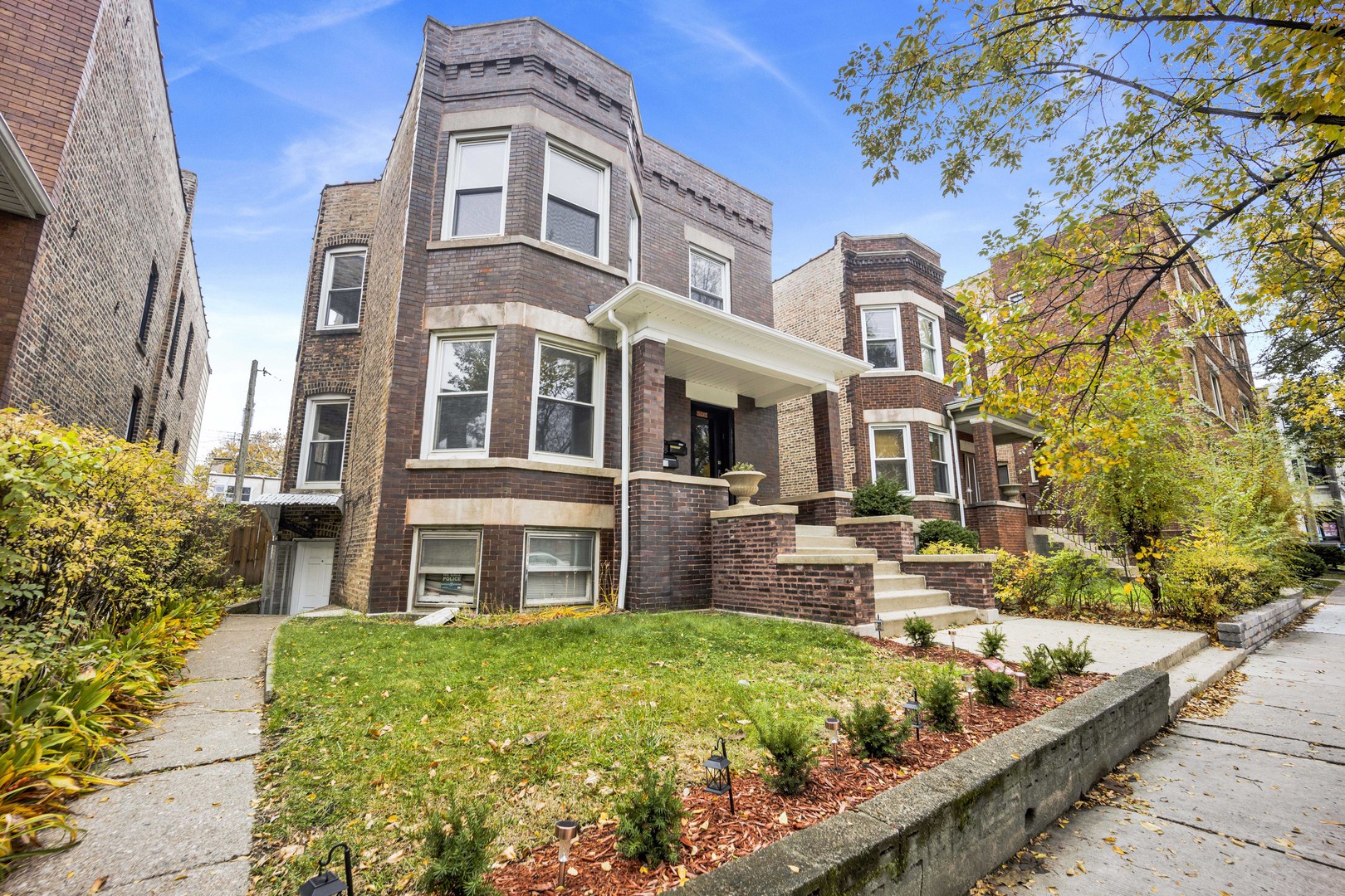 5015 W Montrose Avenue Unit: 2