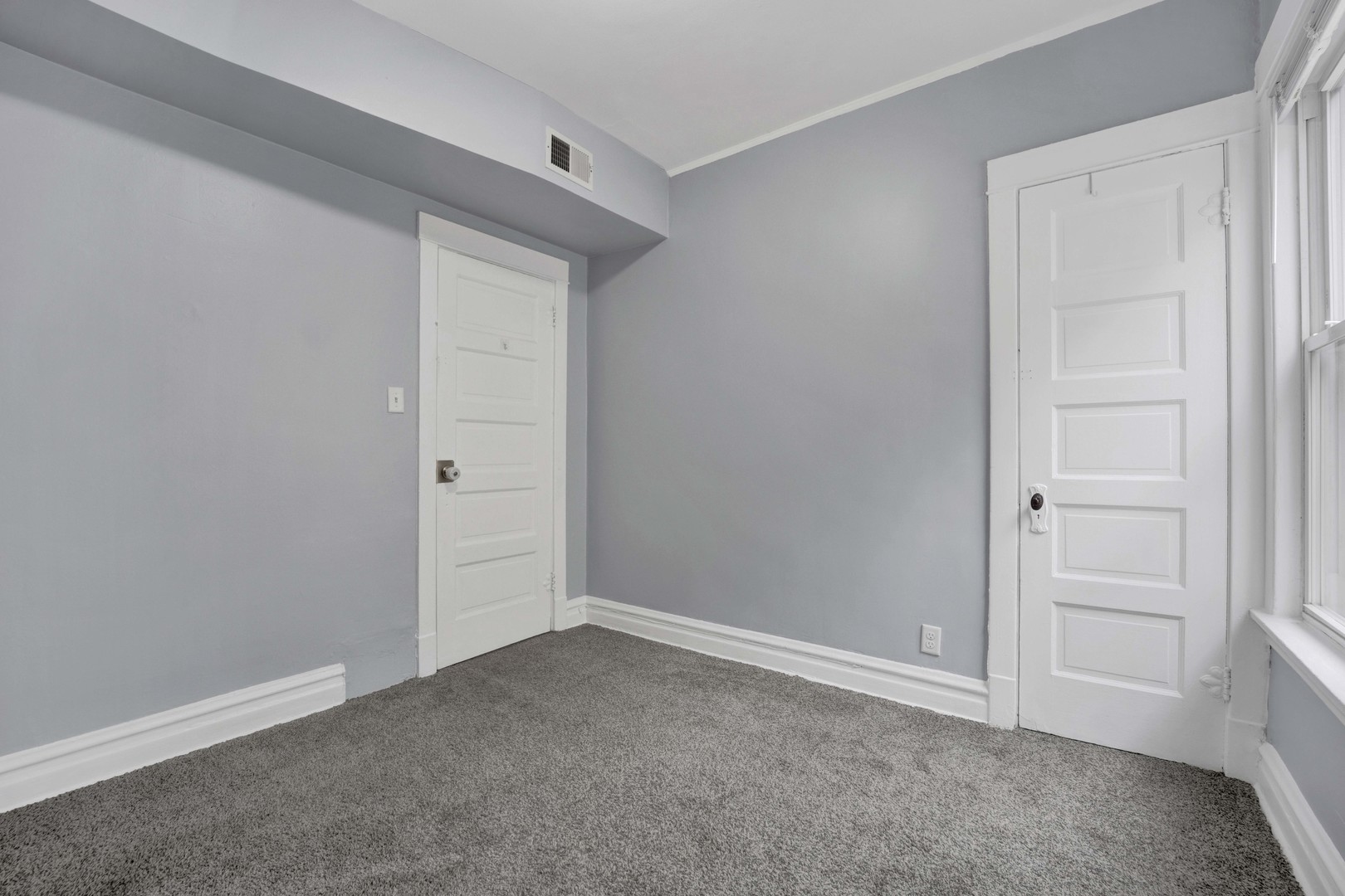 5015 W Montrose Avenue Unit: 2