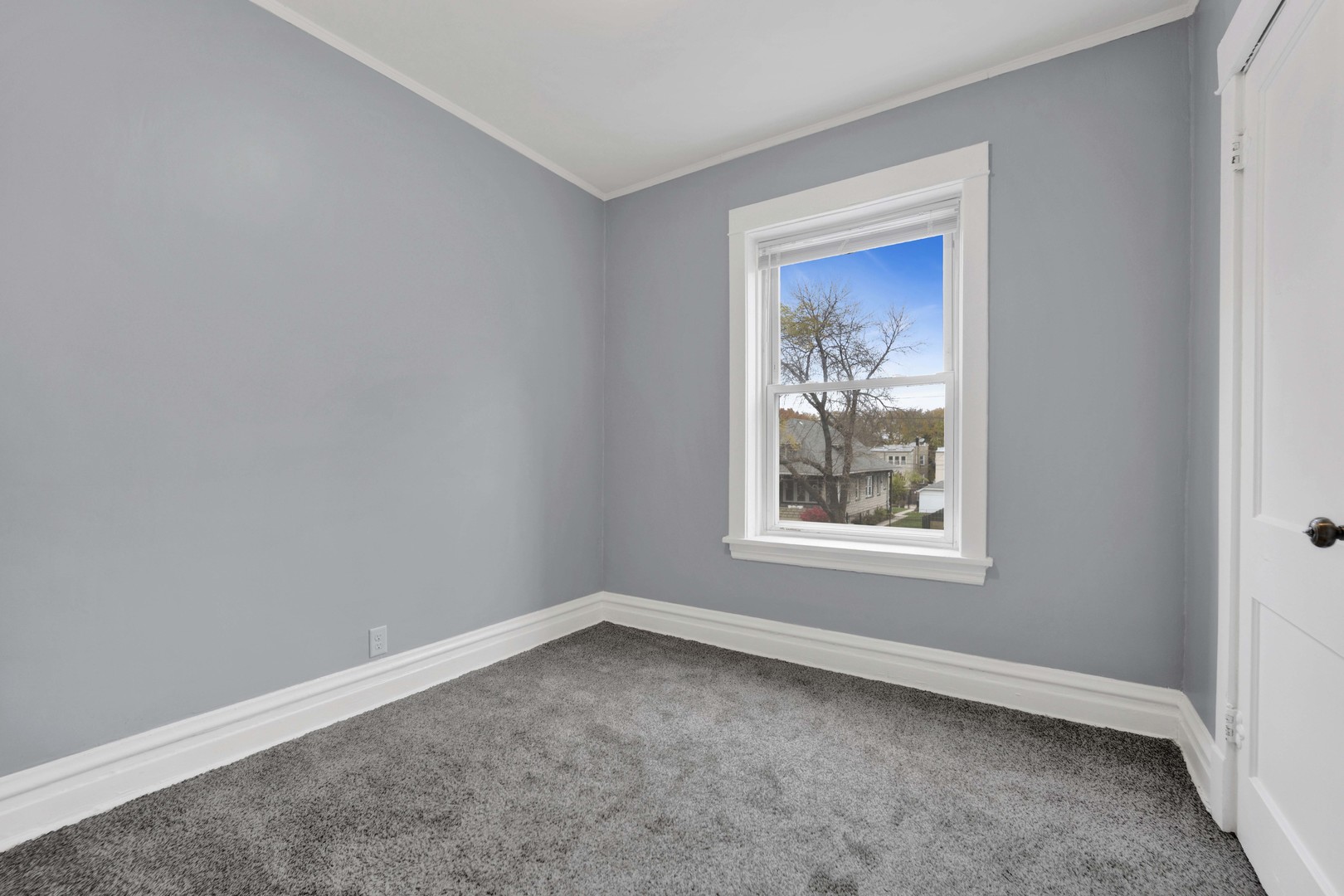 5015 W Montrose Avenue Unit: 2