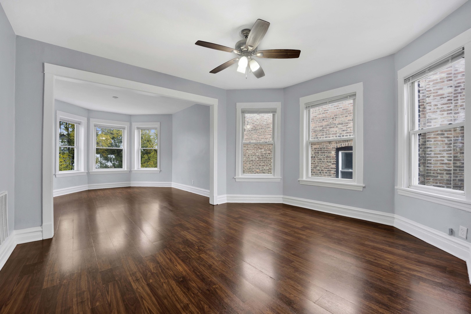 5015 W Montrose Avenue Unit: 2