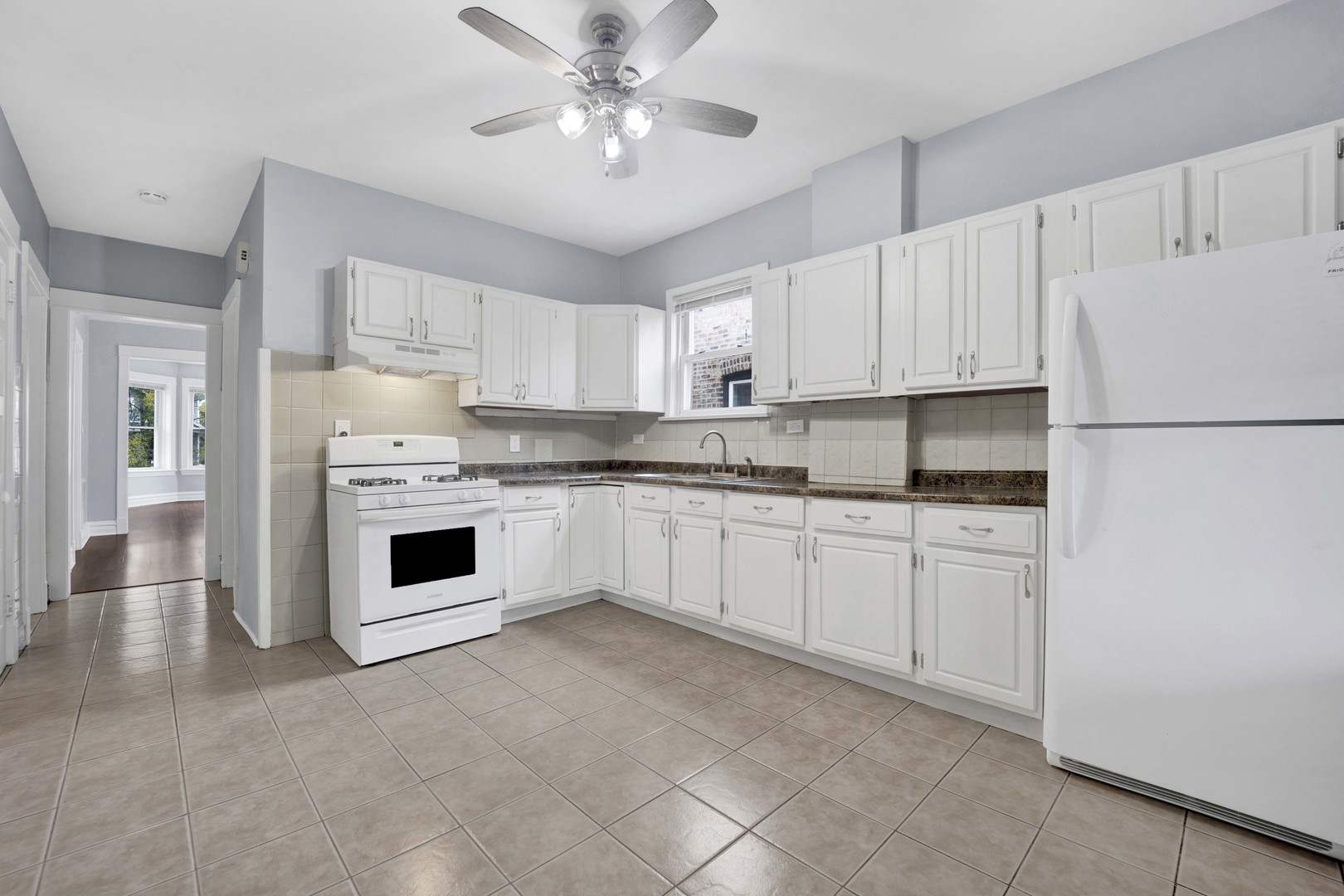 5015 W Montrose Avenue Unit: 2