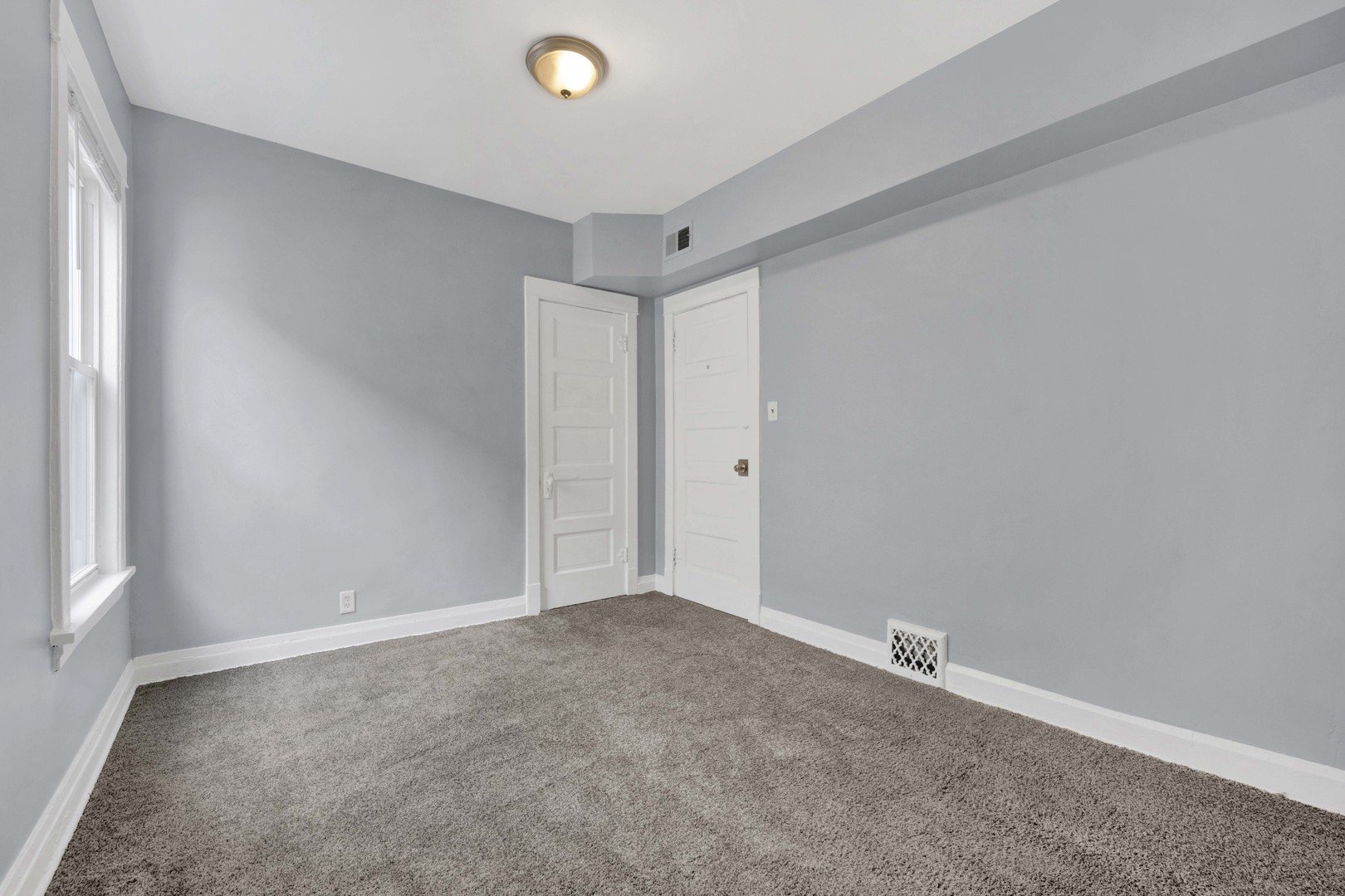 5015 W Montrose Avenue Unit: 2