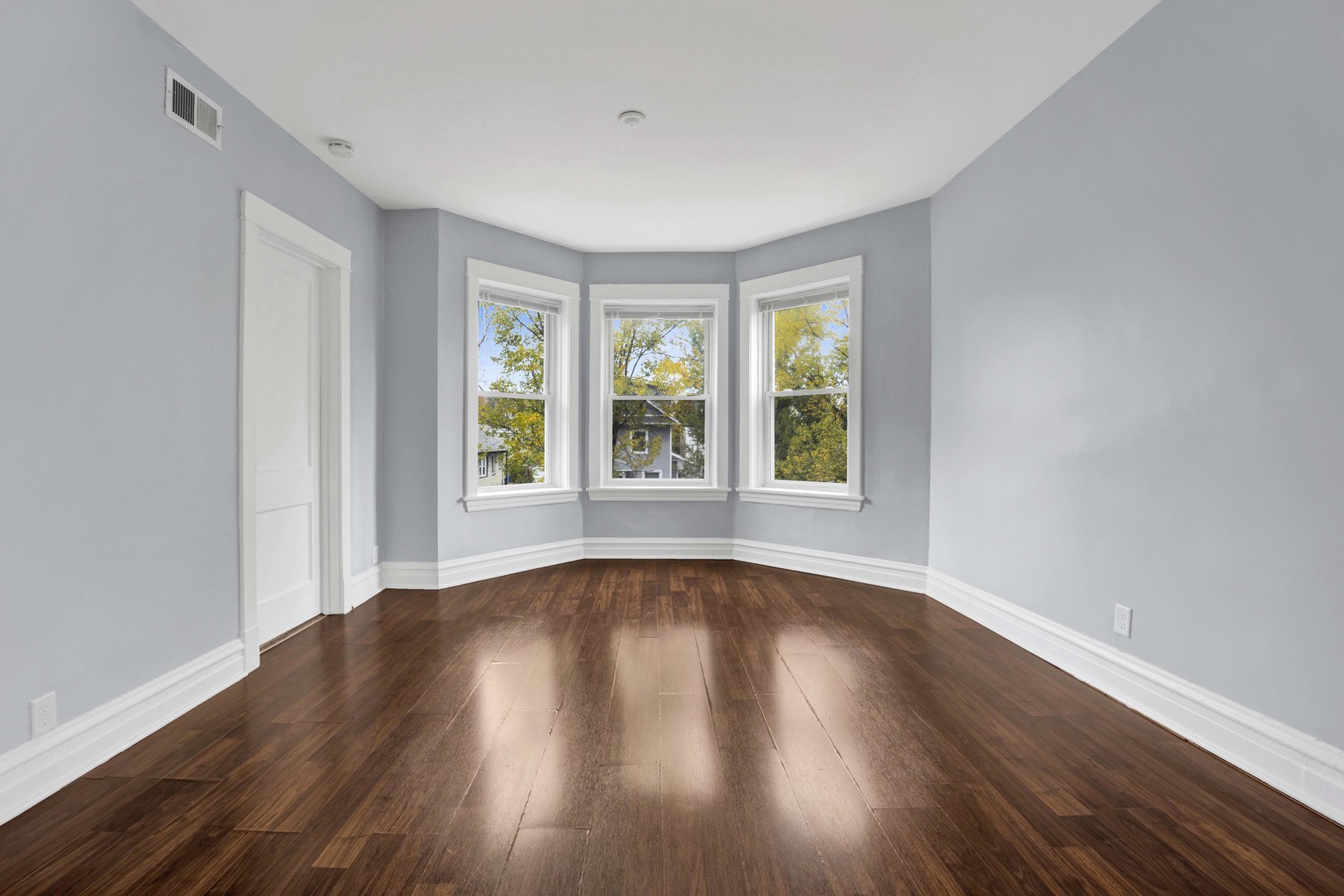 5015 W Montrose Avenue Unit: 2