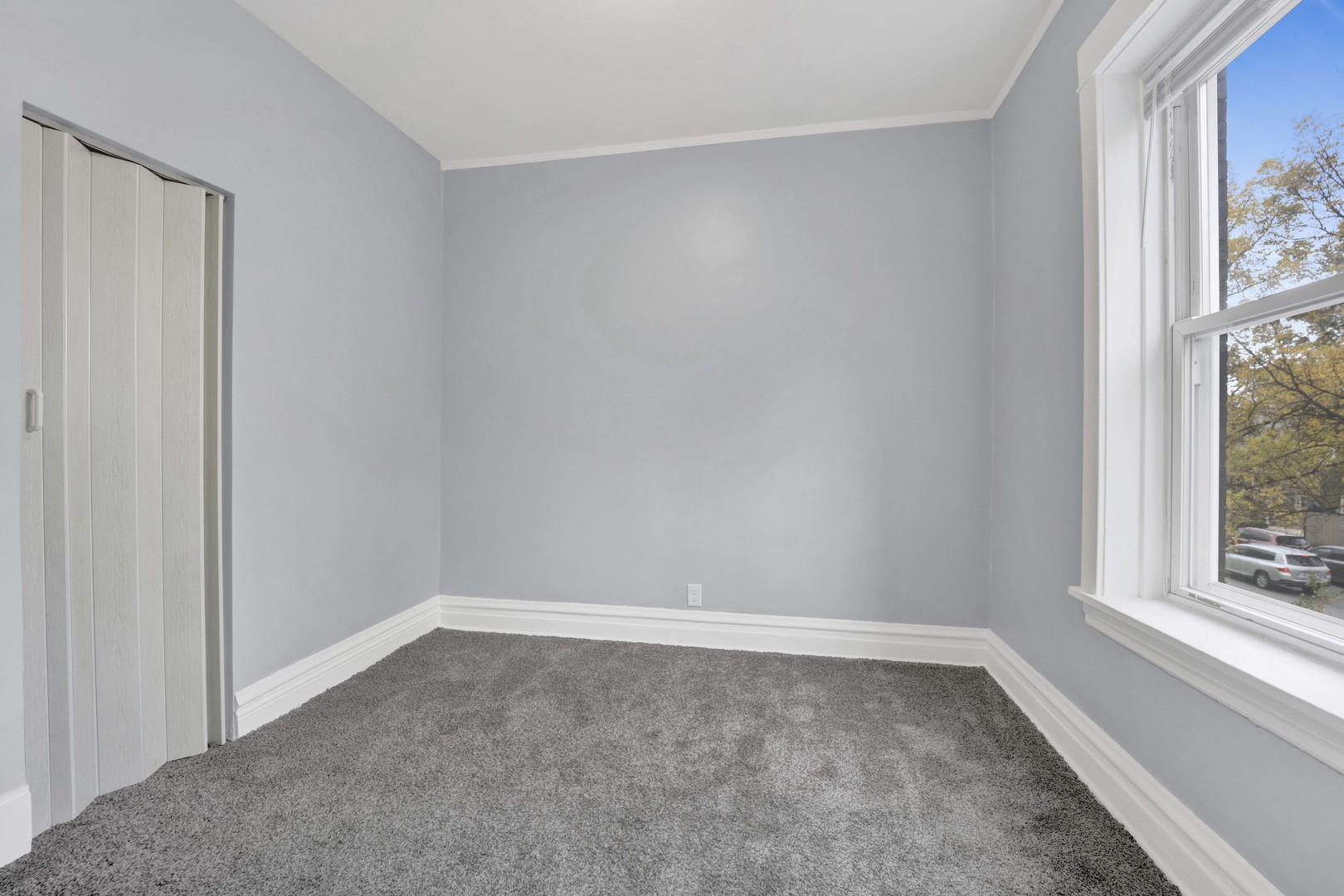 5015 W Montrose Avenue Unit: 2