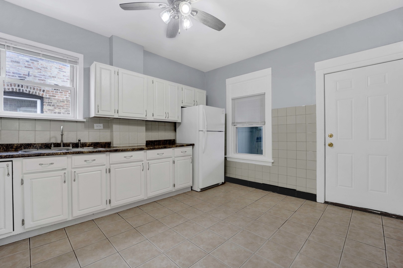 5015 W Montrose Avenue Unit: 2